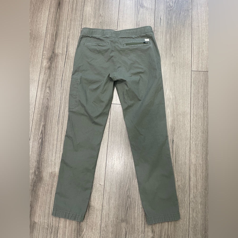 Vuori Green Joggers with Relaxed Fit and Ankle Cuffs - Picture 8 of 9